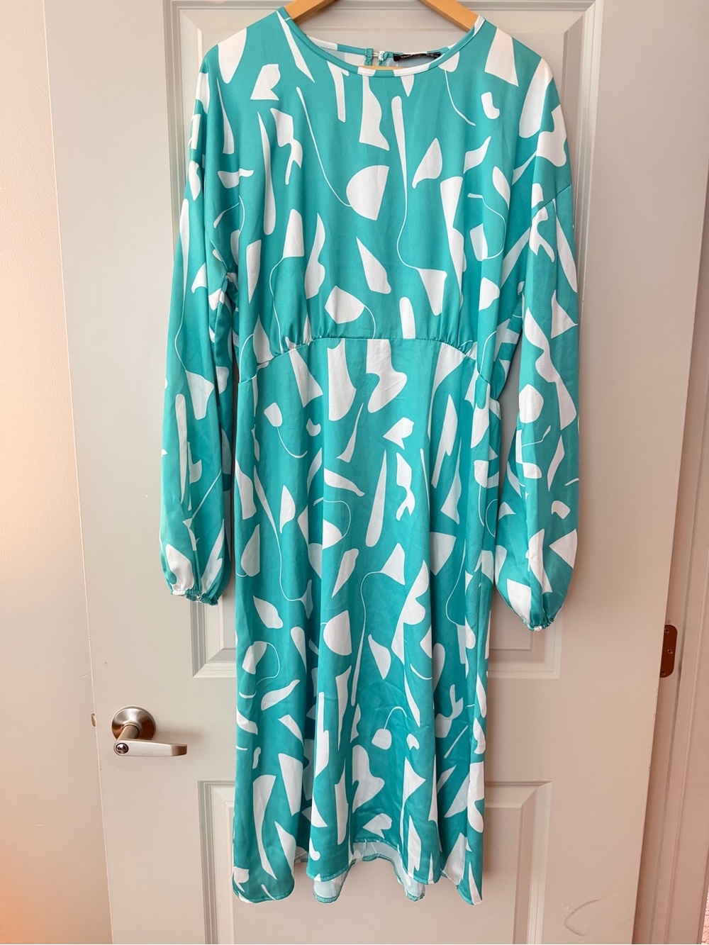 Boohoo Teal and White Long Sleeve Midi Dress - Picture 3 of 4